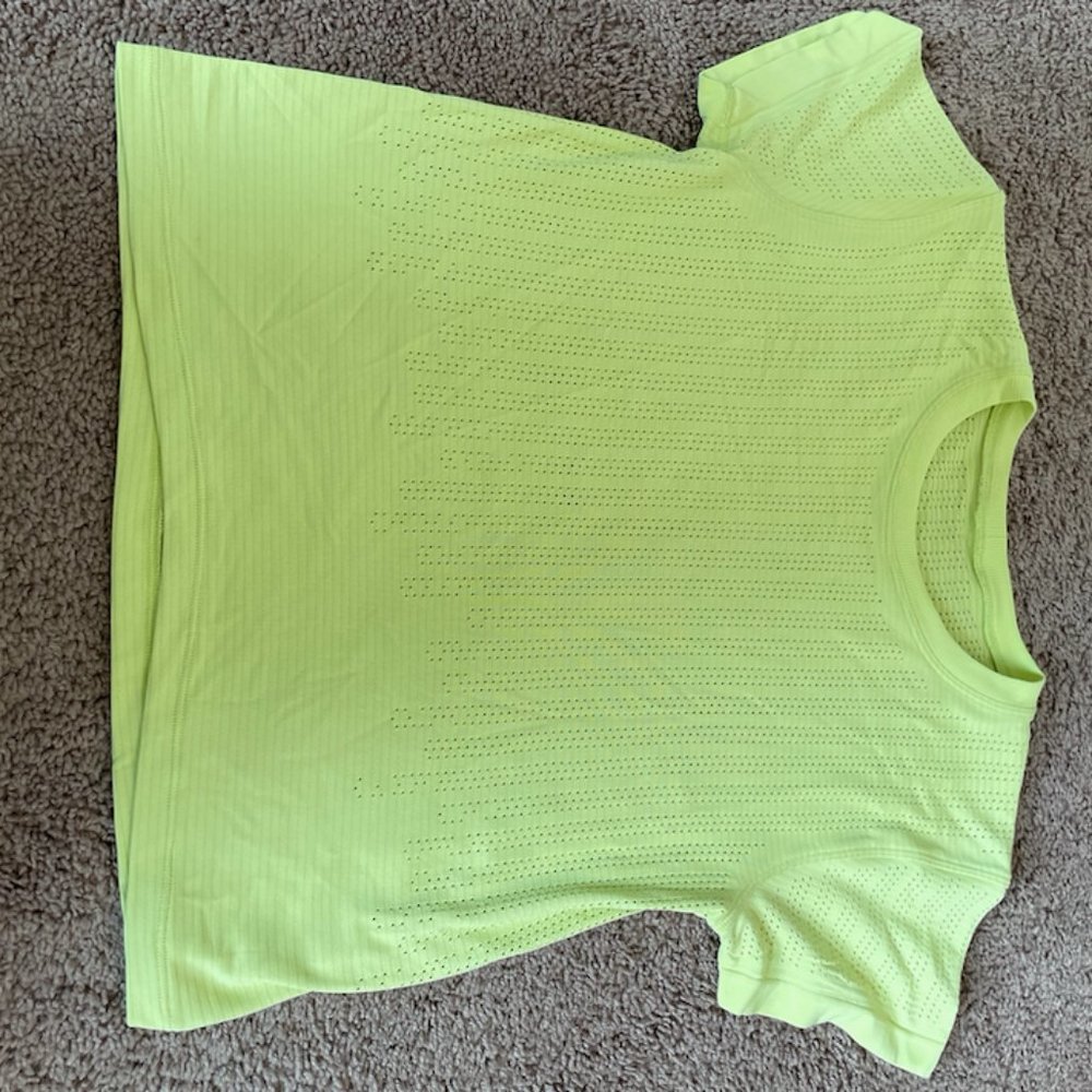 Lululemon t shirt